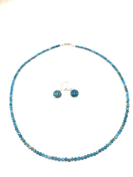collier-bleu-azur-en-apatite-2-les-creations-de-marion