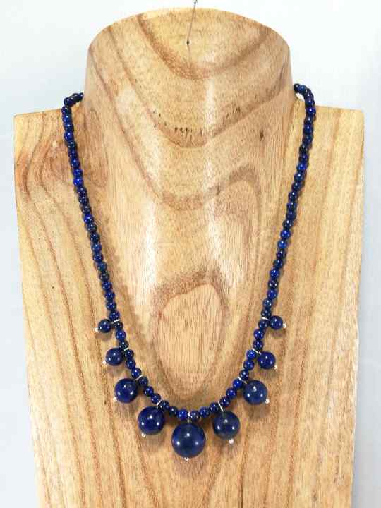 collier-bleu-en-lapis-lazuli-de-style-africain