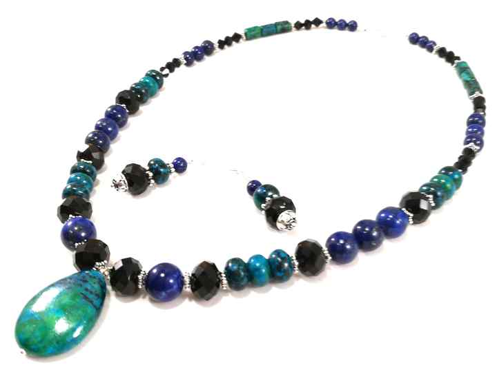 collier-bleu-turquoise-et-noir-en-chrysocolle-et-lapis-lazuli