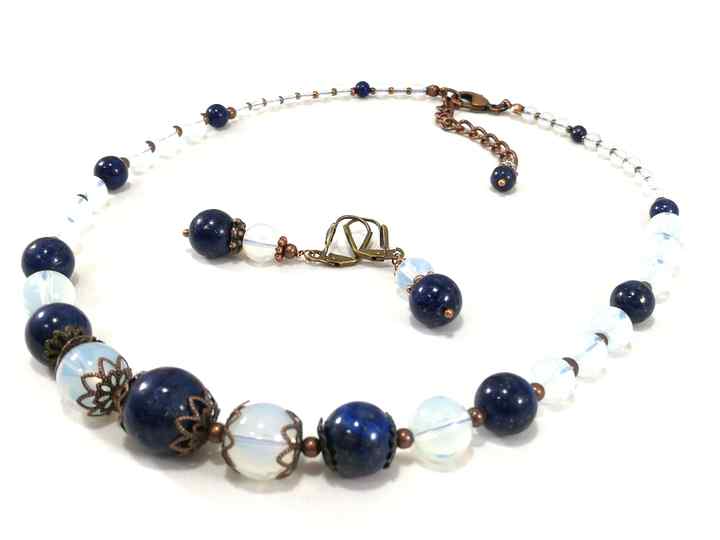 collier-romantique-bleu-et-blanc-en-lapis-lazuli-et-opalite