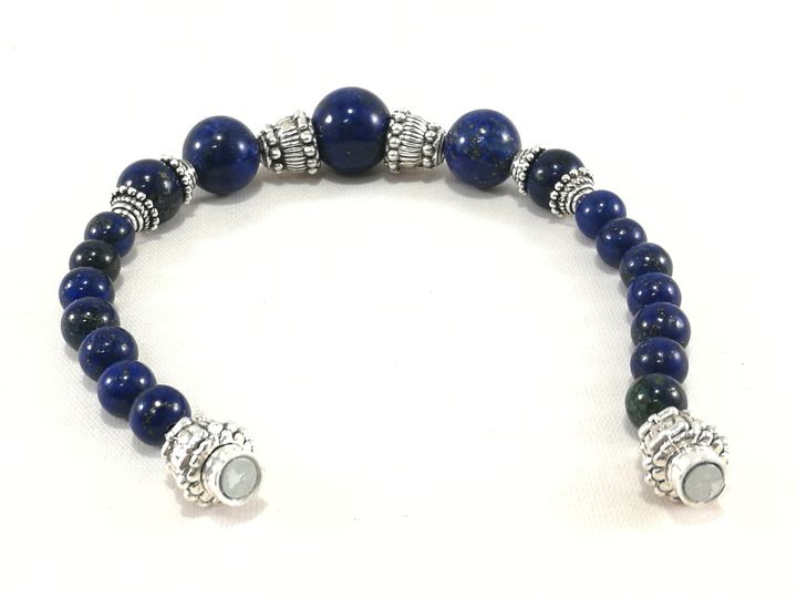 bracelet-en-perle-de-lapis-lazuli-a-fermoir-magnetique