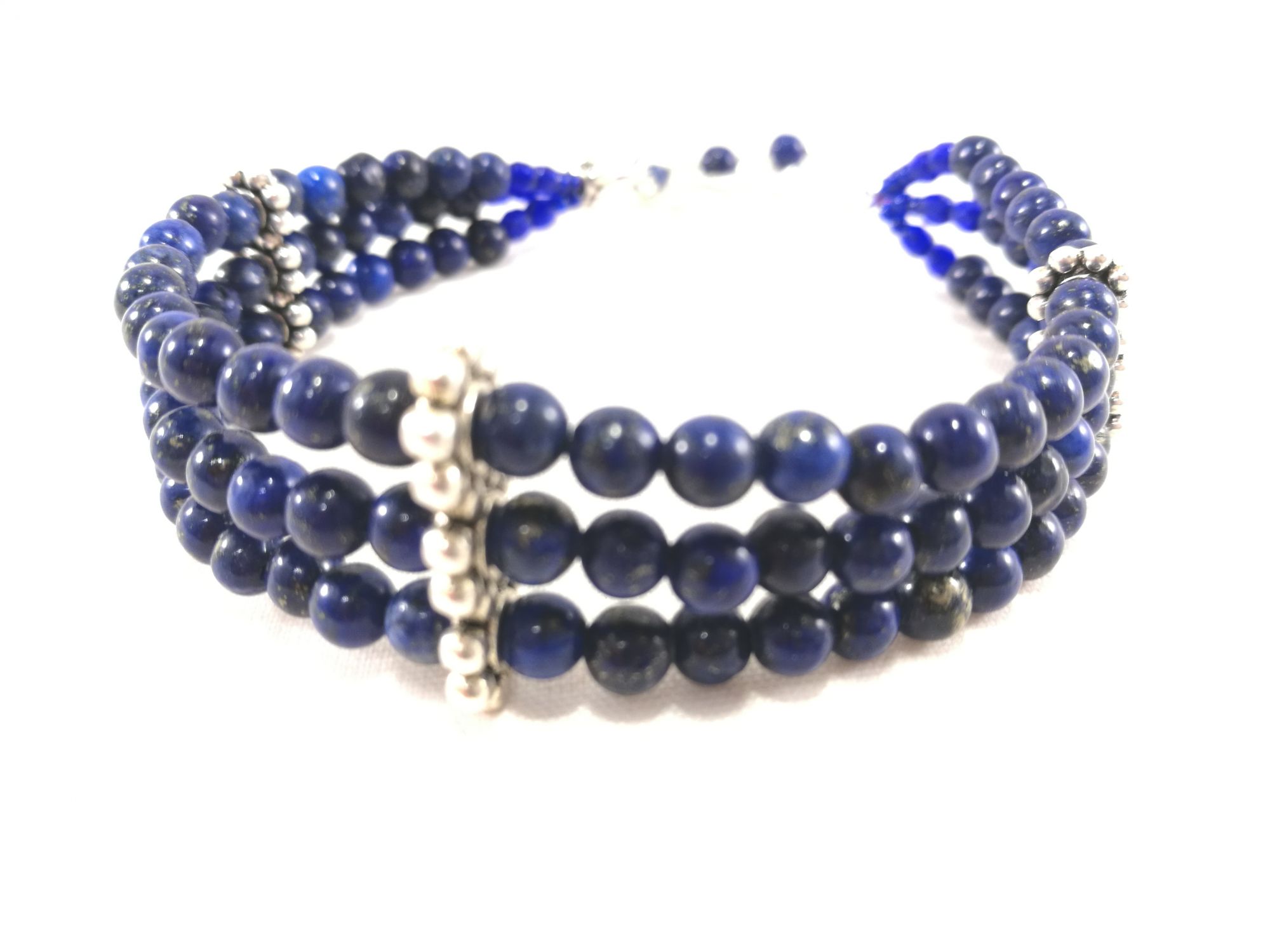 bracelet-trois-rangs-de-perle-de-lapis-lazuli-reglable
