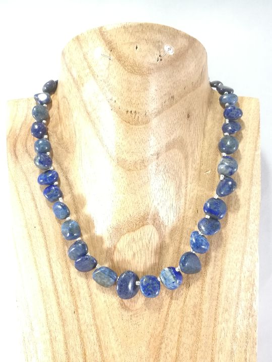 collier-bleu-marine-en-nuggets-de-lapis-lazuli-2