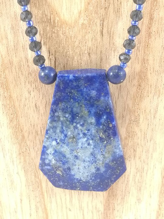 collier-sautoir-bleu-marine-en-lapis-lazuli