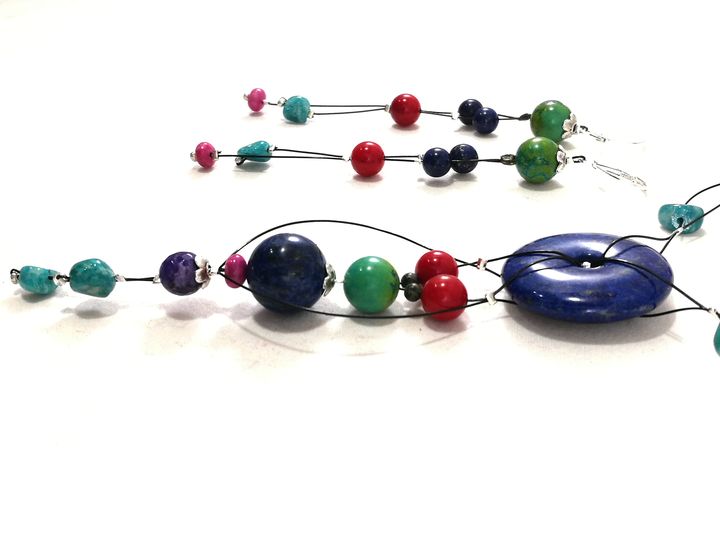 collier-multicolore-7pierres-dont-lapis-lazuli-et-corail