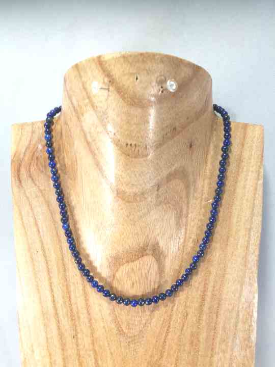 collier-fin-en-lapis-lazuli-ras-de-cou