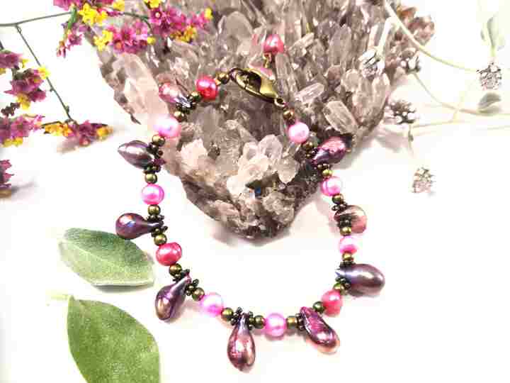 bracelet-rose-fuchsia-en-perles-de-culture