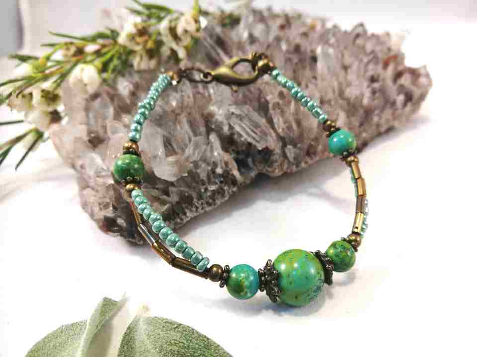 bracelet-vert-turquoise-en-howlite-2-les-creations-de-marion