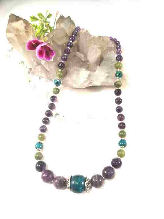 collier-violetturquoisevert-en-amethyste-chrysocolle-et-jade