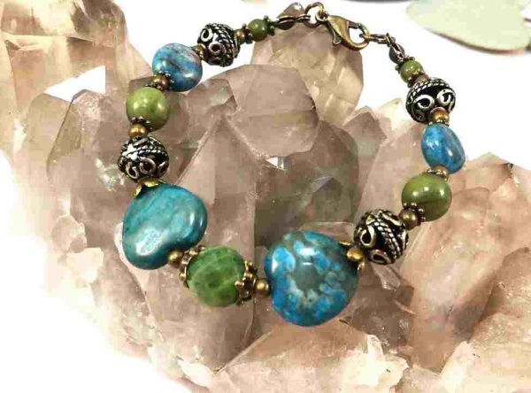 bracelet-bleu-vert-en-apatite-et-jade-perles-tibetaines