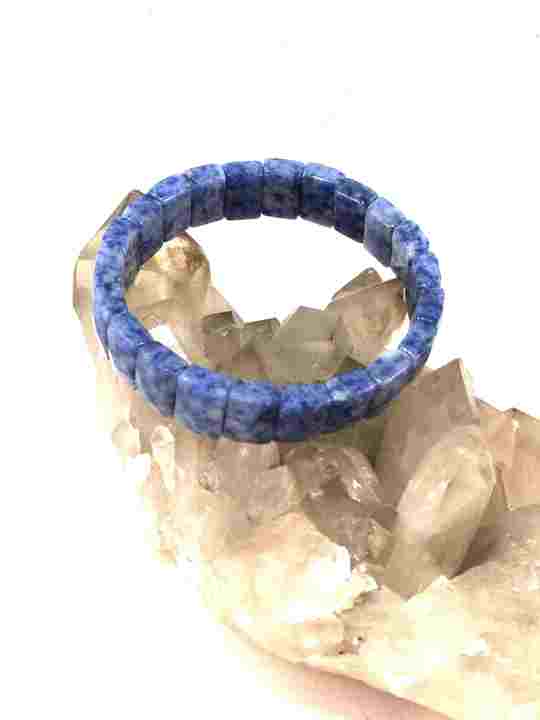 bracelet-bleu-en-sodalite-sur-elastique