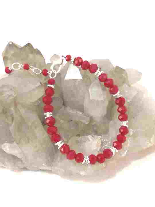 bracelet-rouge-en-cristal-de-boheme-petites-fleurs-argentees