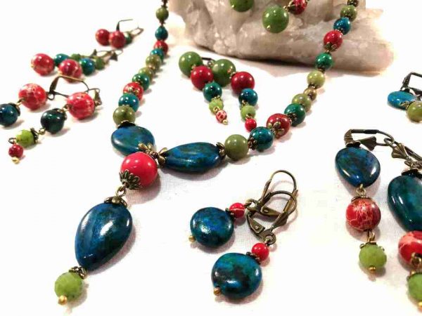 collier-turquoise-vert-et-rouge-goutte-chrysocolle