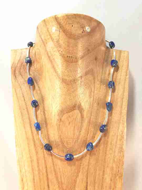 collier-en-argent-massif-et-lapis-lazuli-en-nuggets